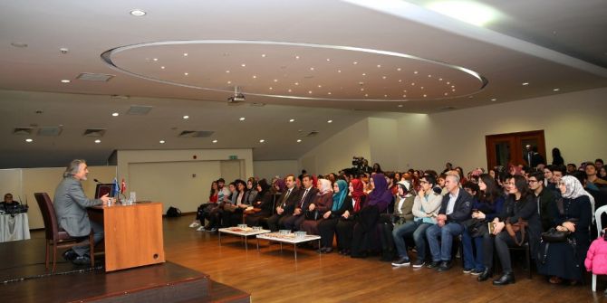 Prof. Dr. İskender Pala Okurlarıyla Buluştu