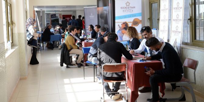 Geleceğin Turizmcileri ‘Kariyer Günleri’nde Bilgi Ve Yeteneklerini Sergiledi