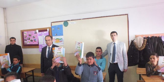 Malazgirt Belediyesinden Öğrencilere Kitap Desteği