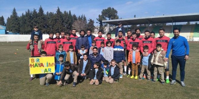 İkra Koleji Öğrencileri Sporculara Moral Verdi