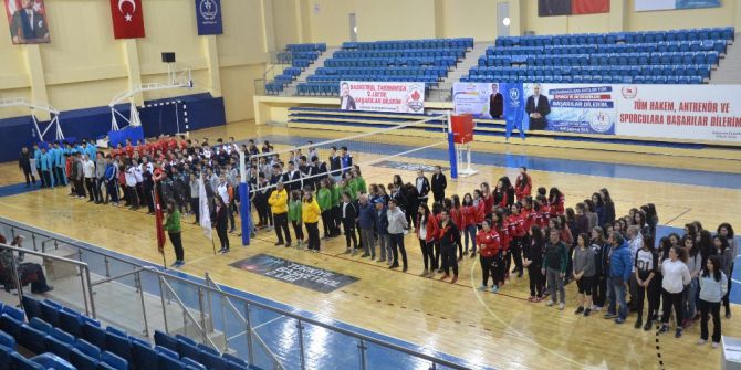 Okul Sporları Voleybol Gençler A Bölgesel Eleme Müsabakaları Başladı