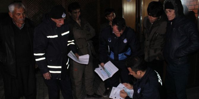 Parktaki Kulübede Kalan Savaş Mağduru Afgan Aileye Yardım Eli