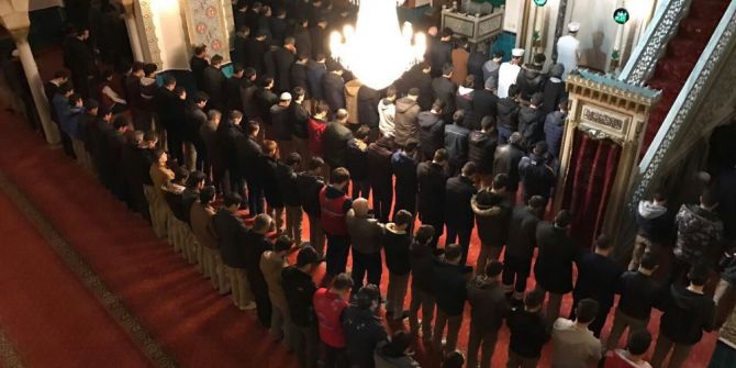 Vali Dağlı, Sabah Namazında Gençlerle Buluştu