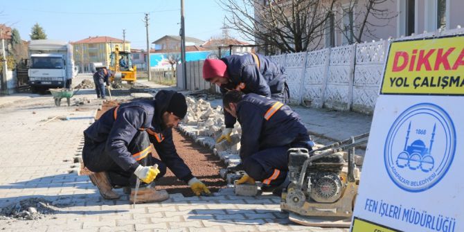Adapazarı’nda Yollarda Bakım Ve Onarım Çalışmaları Sürüyor
