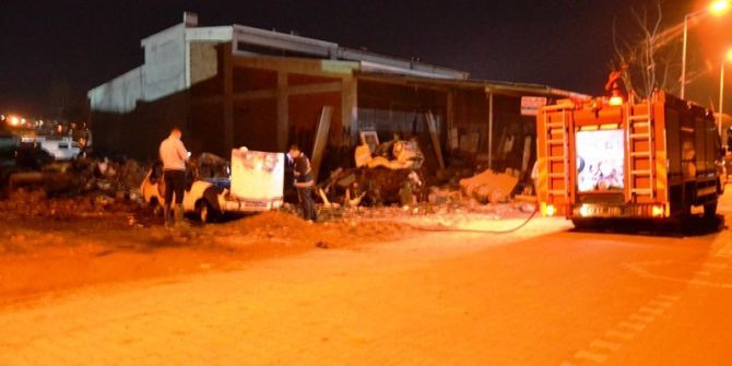 Biga’da Hurda Araç Yandı