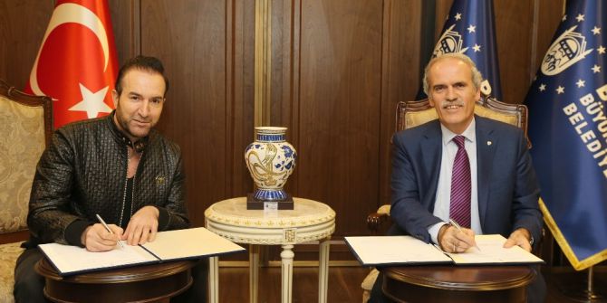 Ünlülerin Doktorundan Harmancık’a Okul