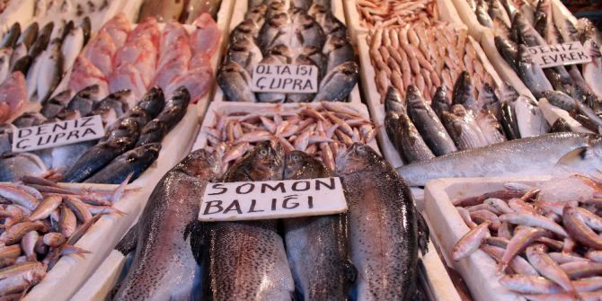 Balıklar Tezgahları Doldurdu, Fiyatlar Yarı Yarıya Düştü