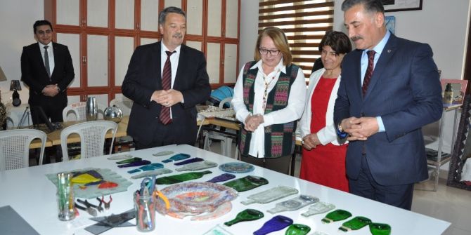 Toroslar’da Kadınlara Atık Camlarla Gelen İstihdam Kapısı