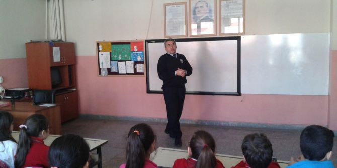 Öğrencilerine Trafik Semineri