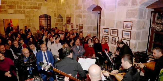 Bağlama Beşlisi Coşturdu