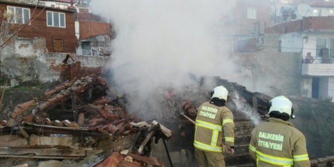 Metruk Ev Alevlere Teslim Oldu