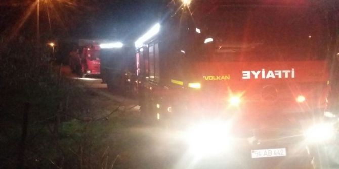 Ahır Yangını Kısa Sürede Söndürüldü