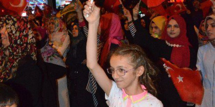 Demokrasi Nöbeti Tutan Küçük Çocuklar “Vatan, Millet İçin Şehit Olmaya Geldik”