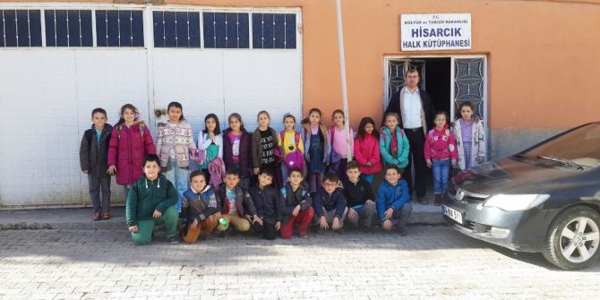 İzci Öğrencilerin Kütüphane Gezisi