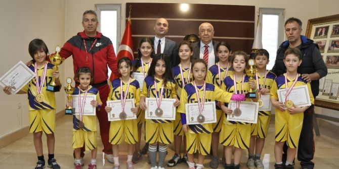 Gkv’li Minik Sporculardan Jimnastikte 3 Kupa 13 Madalya