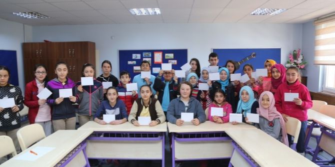 Rize’de Ortaokul Öğrencilerinden Askerlere Moral Mektubu
