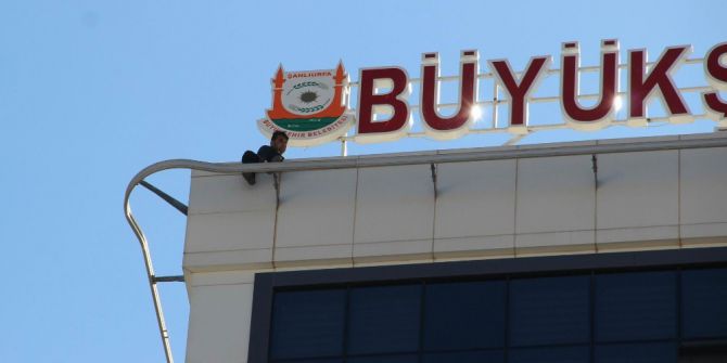 Şanlıurfa Büyükşehir Belediyesinde İntihar Girişimi