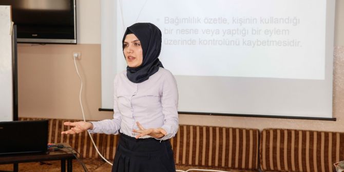 Ev Hanımlarına Uyuşturucu Ve Uyarıcı Maddelerden Korunmanın Yolları Anlatıldı