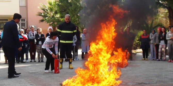 Öğrenci Yurdunda Yangın Ve Deprem Tatbikatı