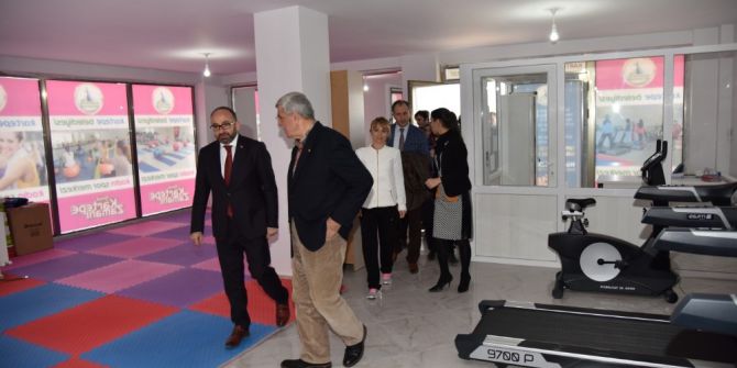Başkan Karaosmanoğlu Ve Üzülmez, Kadın Spor Merkezini Ziyaret Etti