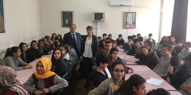 Diyarbakırlı Öğrencilere Sağlıkta Meslek Seçimi Anlatıldı