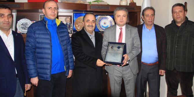 Başkan Taş’tan İş Adamı Akgöl’e Teşekkür Plaketi
