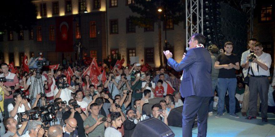 Gümrük Ve Ticaret Bakanı Tüfenkci Demokrasi Nöbetinde