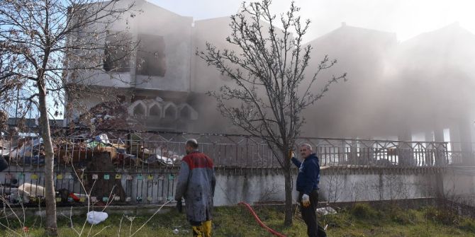 Sinop’ta Eski Otel Binasında Yangın