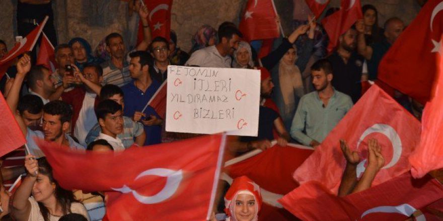 Mardin’de Demokrasi Nöbeti Devam Ediyor