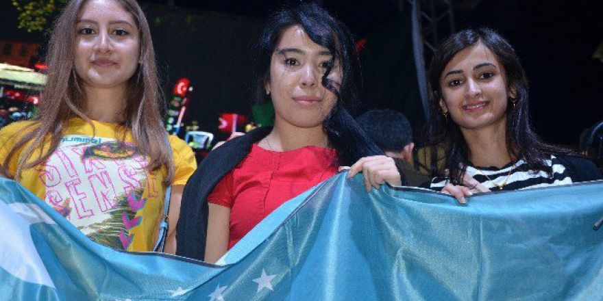 Yurt Dışından Türkiye’ye Gelen Öğrenciler Demokrasi Nöbetinde