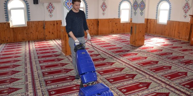 Erdemli Belediyesi Camileri Temizlemeye Devam Ediyor