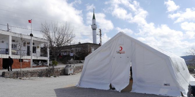 Deprem Bölgesinde Çadırda Cuma Namazı