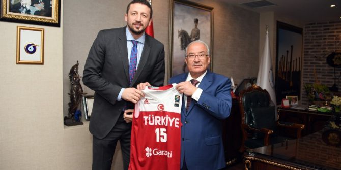 Hidayet Türkoğlu, Başkan Kocamaz’a Teşekkür Etti