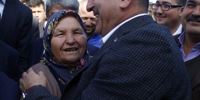 Dışişleri Bakanı Çavuşoğlu’ndan Antalya’da Esnaf Ziyareti