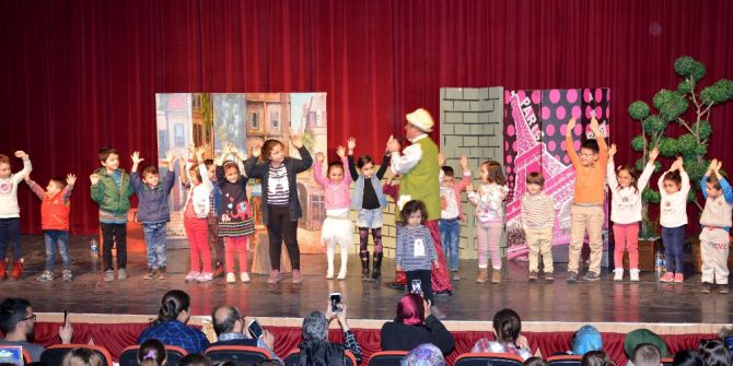 ‘Hoca Nasreddin’ Adlı Çocuk Gösterisinde İzleyici Rekoru Kırıldı