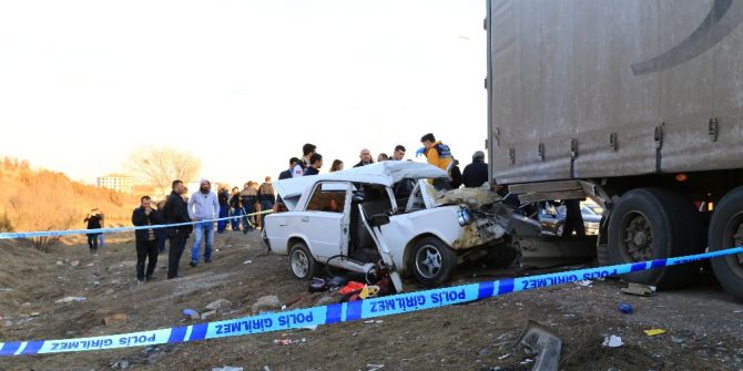 Ankara’da Otomobil, Tıra Arkadan Çarptı: 1 Ölü, 2 Ağır Yaralı