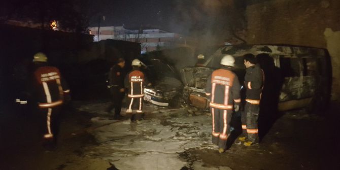 Başkent’te Park Halindeki 4 Araç Yandı