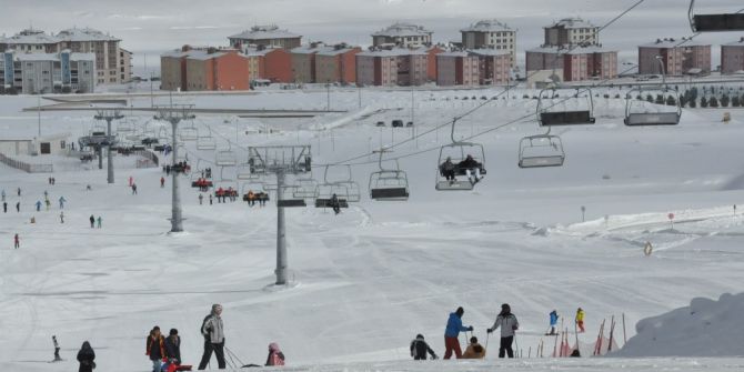 Sarıkamış’ta Kayak Keyfi Devam Ediyor