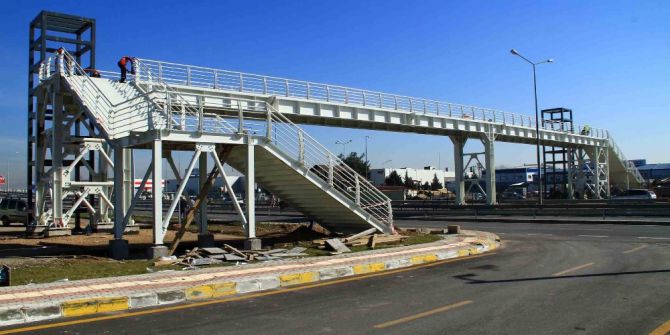 Fuar Merkezi Yaya Köprüsünde Çalışmalar Sürüyor