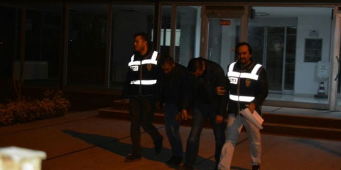 Dolandırıcılar Parayı Alırken Yakalandı