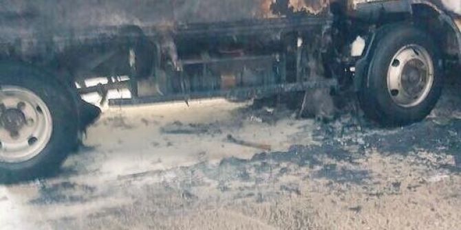 Alev Alan Kamyonet Kullanılamaz Hale Geldi