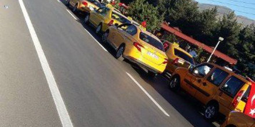 Taksilerin Demokrasi Konvoyu