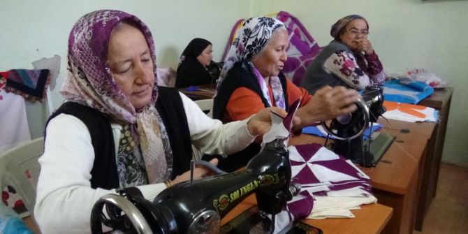 Teyzeler, Dikiş Kursunda Stres Atıyor