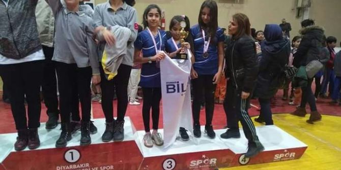 Bilfen Sporcuları Başarıdan Başarıya Koştu