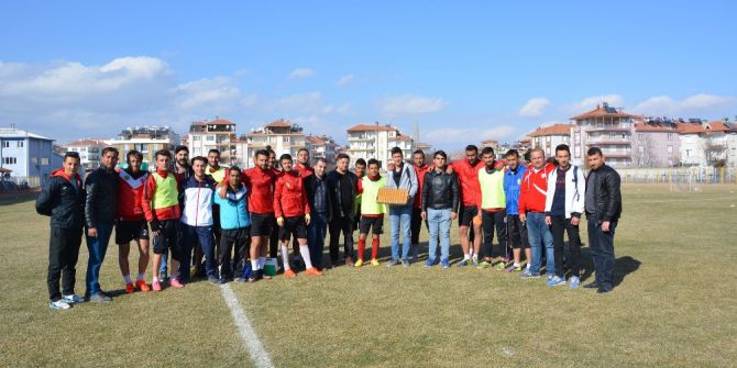 Korkuteli Belediyespor’a Tatlı İkramı