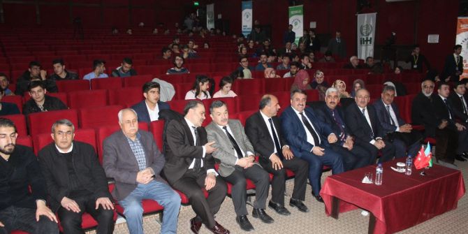 ’Hocalı Soykırımı’ Konulu Konferans Ve Fotograf Sergisi Düzenlendi