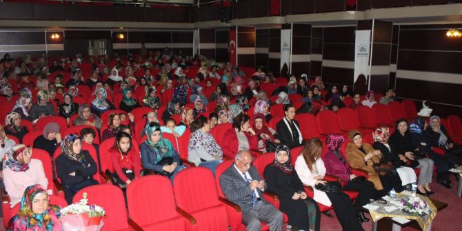 “Ailede Maneviyat Ve Mahremiyet Eğitimi” Konulu Konferans Verildi