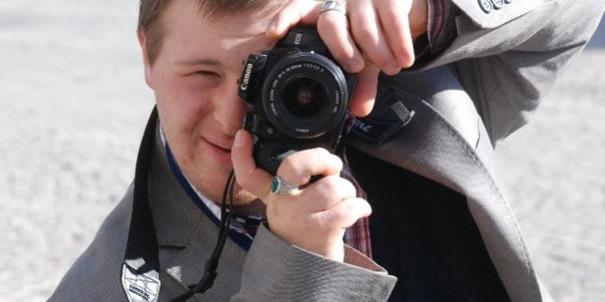 Bir Günlüğüne Fotoğrafçı Olan Down Sendromlu Genç İlgi Odağı Oldu