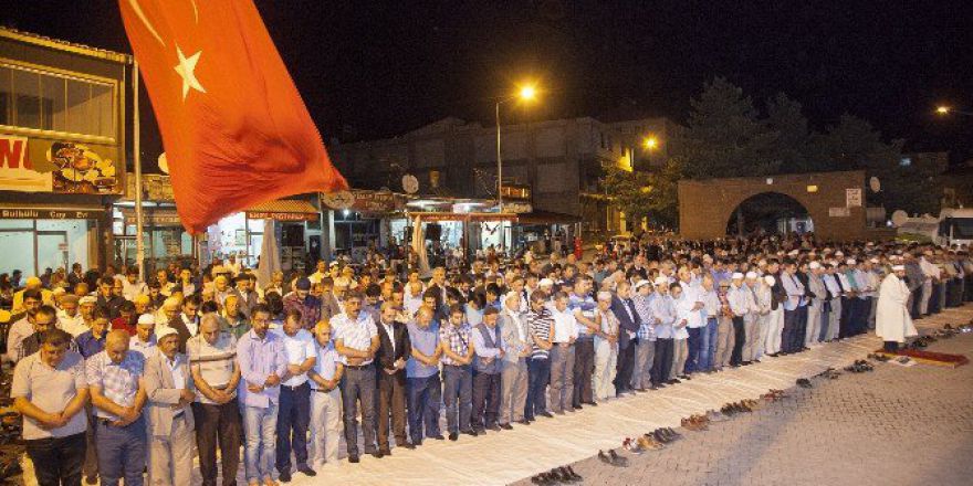 Ahlat’ta Şükür Namazı Kılındı
