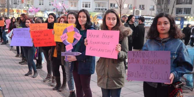 Eskişehirli Kadınlardan Birlik Zinciri